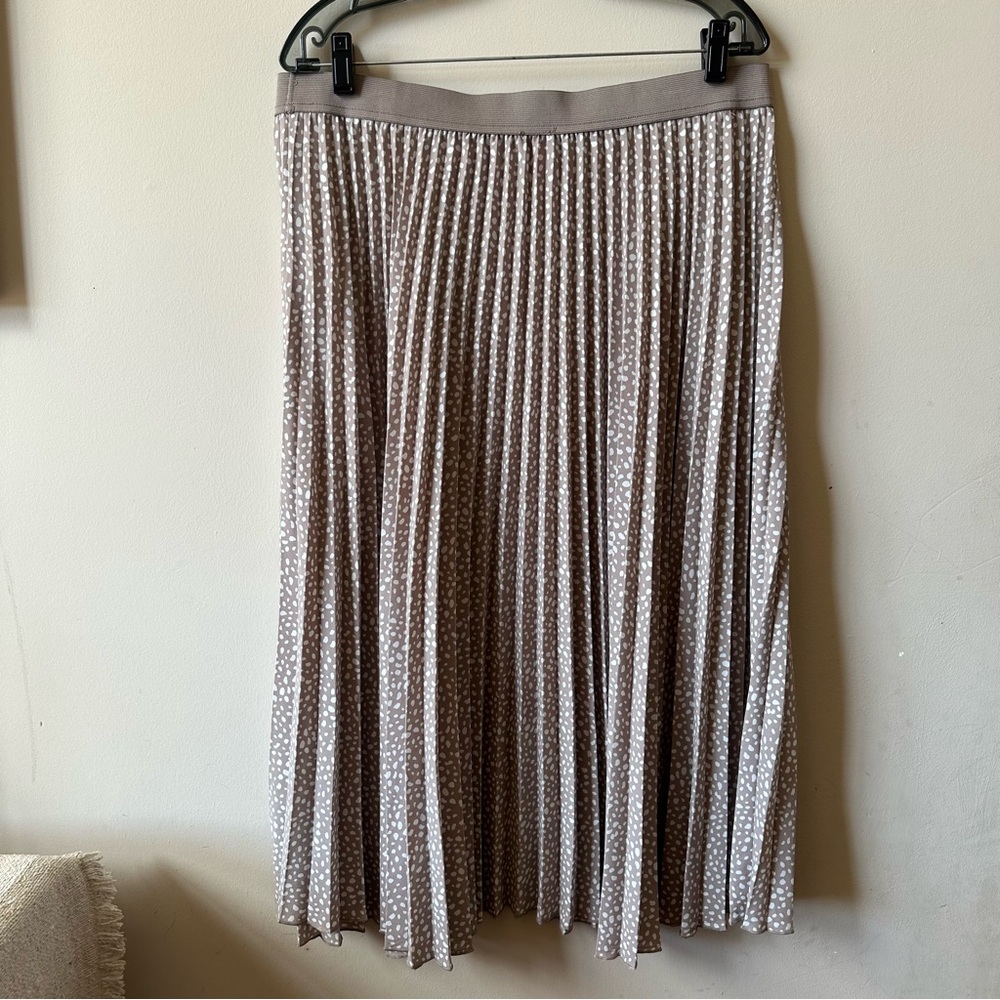 Vince Camuto Taupe Polka Dot A-Line Pleated Skirt - Size XL - Picture 3 of 5
